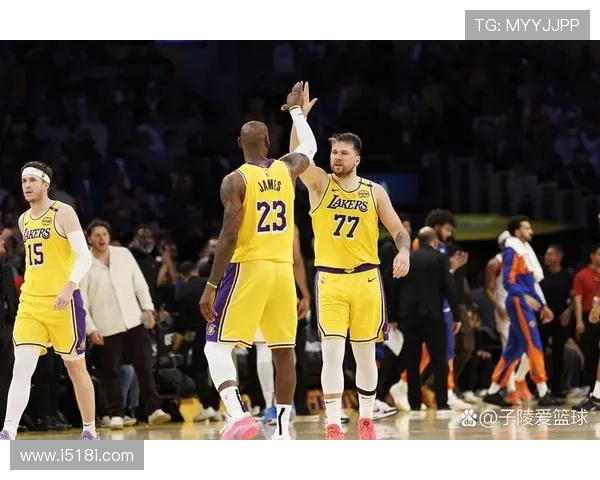 詹姆斯复出带队大胜库里勇士 新赛季湖人表现引发热议